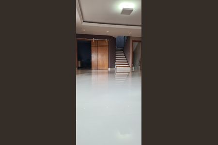 Casa à venda com 405m², 4 quartos e 6 vagas Casa à venda com 405m², 4 quartos e 6 vagasSala