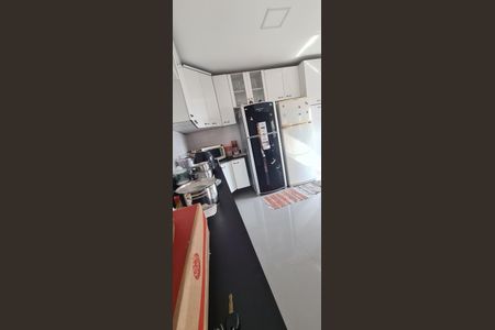 Casa à venda com 405m², 4 quartos e 6 vagas Casa à venda com 405m², 4 quartos e 6 vagasCozinha