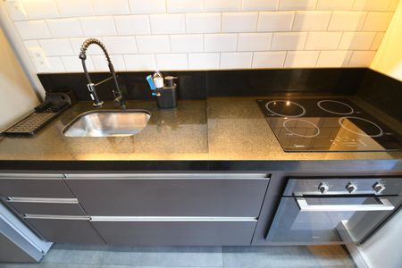 Cozinha de apartamento para alugar com 1 quarto, 40m² em Cambuí, Campinas