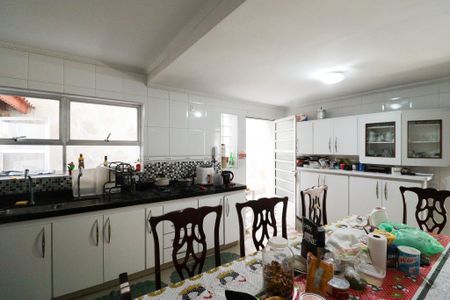 Casa para alugar com 350m², 4 quartos e 2 vagas Casa para alugar com 350m², 4 quartos e 2 vagasCozinha