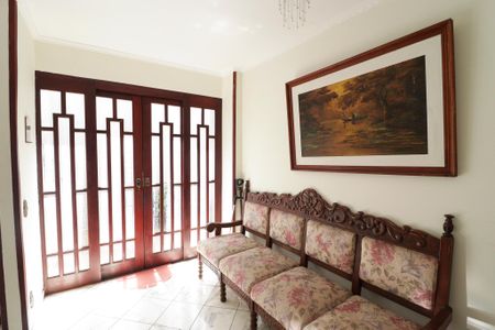 Casa para alugar com 350m², 4 quartos e 2 vagas Casa para alugar com 350m², 4 quartos e 2 vagasEntrada