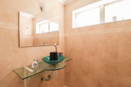 Casa para alugar com 350m², 4 quartos e 2 vagas Casa para alugar com 350m², 4 quartos e 2 vagasLavabo