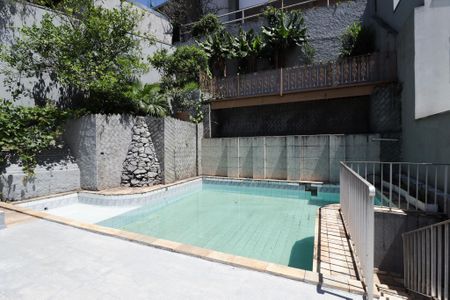 Casa para alugar com 350m², 4 quartos e 2 vagas Casa para alugar com 350m², 4 quartos e 2 vagasPiscina