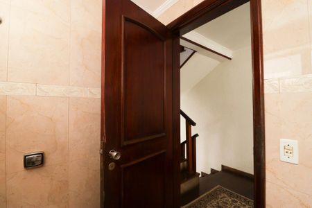 Casa para alugar com 350m², 4 quartos e 2 vagas Casa para alugar com 350m², 4 quartos e 2 vagasLavabo