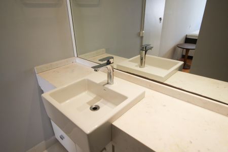 Apartamento à venda com 72m², 2 quartos e 2 vagasBanheiro da Suíte