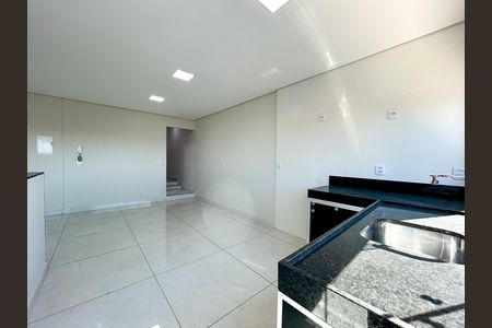Cozinha de casa à venda com 2 quartos, 70m² em Jardim Leblon, Belo Horizonte