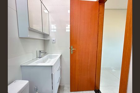 Casa à venda com 70m², 2 quartos e 1 vaga Casa à venda com 70m², 2 quartos e 1 vagaBanheiro social