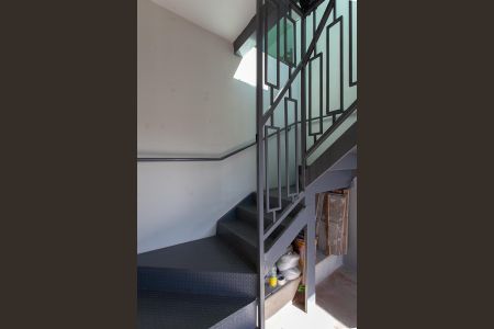 Casa para alugar com 70m², 2 quartos e 1 vagaEscada