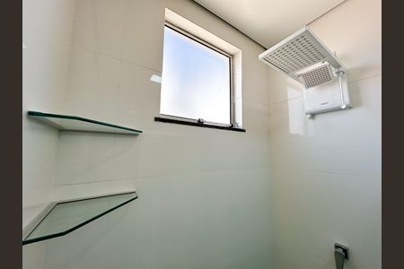Casa à venda com 70m², 2 quartos e 1 vaga Casa à venda com 70m², 2 quartos e 1 vagaBanheiro da Suíte