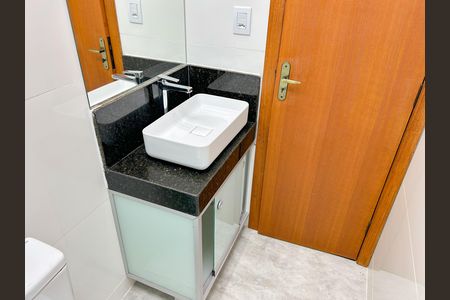 Casa à venda com 70m², 2 quartos e 1 vaga Casa à venda com 70m², 2 quartos e 1 vagaBanheiro social
