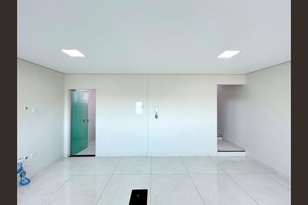 Casa à venda com 70m², 2 quartos e 1 vaga Casa à venda com 70m², 2 quartos e 1 vagaSala