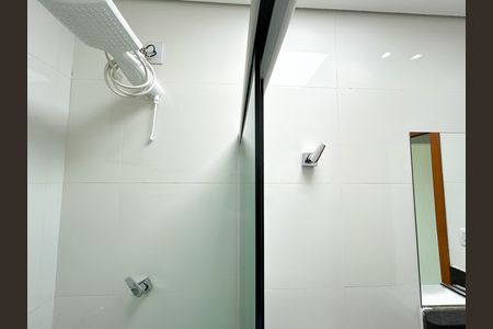 Casa à venda com 70m², 2 quartos e 1 vaga Casa à venda com 70m², 2 quartos e 1 vagaBanheiro social