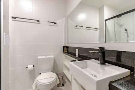 Banheiro de apartamento à venda com 1 quarto, 26m² em Campo Belo, São Paulo