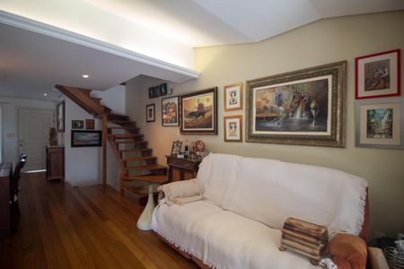 Casa à venda com 259m², 3 quartos e 2 vagasSala