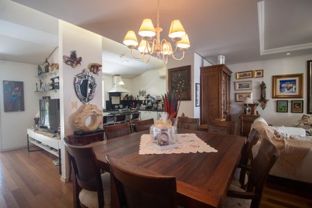 Casa à venda com 259m², 3 quartos e 2 vagasSala