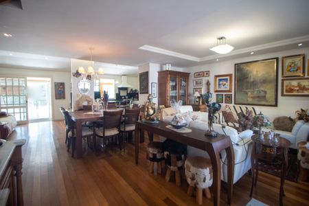 Sala de casa à venda com 3 quartos, 259m² em Vila Nova, Porto Alegre