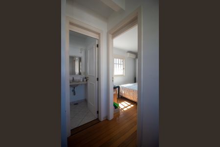 Casa à venda com 259m², 3 quartos e 2 vagasCorredor