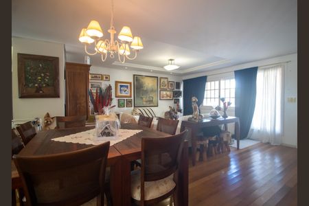 Casa à venda com 259m², 3 quartos e 2 vagasSala