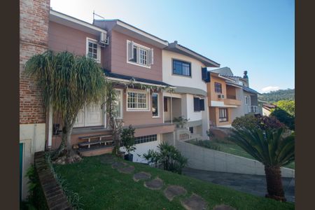 Casa à venda com 259m², 3 quartos e 2 vagasFachada