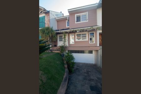 Casa à venda com 259m², 3 quartos e 2 vagasFachada