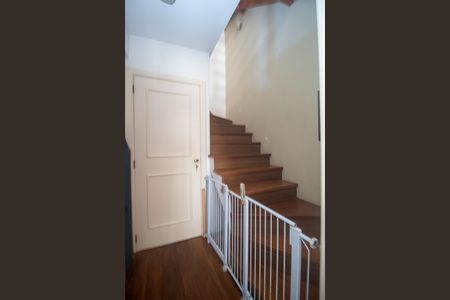 Casa à venda com 259m², 3 quartos e 2 vagasEscada