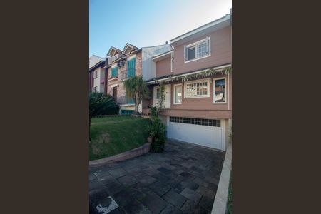 Casa à venda com 259m², 3 quartos e 2 vagasFachada