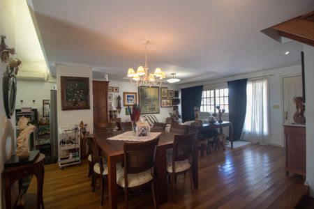 Casa à venda com 259m², 3 quartos e 2 vagasSala