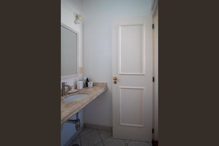 Casa à venda com 259m², 3 quartos e 2 vagasBanheiro Social