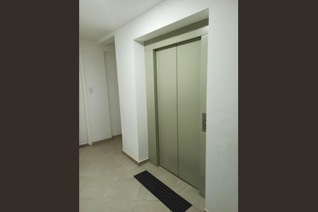 Apartamento para alugar com 42m², 2 quartos e 1 vaga Apartamento para alugar com 42m², 2 quartos e 1 vagaHall Elevadores
