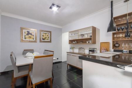 Casa à venda com 129m², 4 quartos e 2 vagas Casa à venda com 129m², 4 quartos e 2 vagasCopa