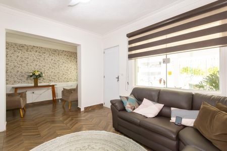 Casa à venda com 129m², 4 quartos e 2 vagas Casa à venda com 129m², 4 quartos e 2 vagasSala