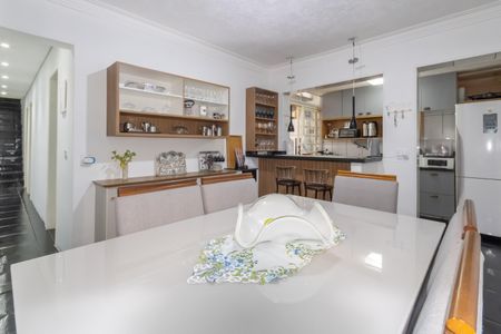 Casa à venda com 129m², 4 quartos e 2 vagas Casa à venda com 129m², 4 quartos e 2 vagasCopa