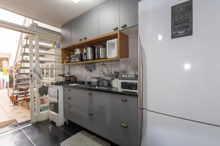 Casa à venda com 129m², 4 quartos e 2 vagas Casa à venda com 129m², 4 quartos e 2 vagasCozinha