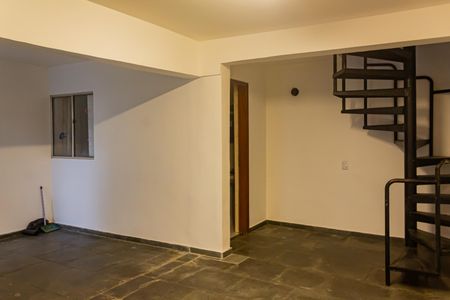Casa para alugar com 200m², 1 quarto e 5 vagas Casa para alugar com 200m², 1 quarto e 5 vagasSala
