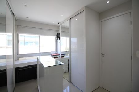 Apartamento para alugar com 225m², 4 quartos e 2 vagasSuíte
