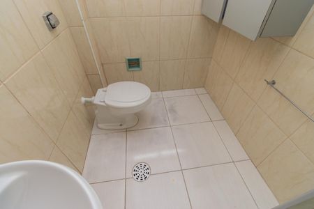 Apartamento à venda com 77m², 2 quartos e 1 vaga Apartamento à venda com 77m², 2 quartos e 1 vagaBanheiro
