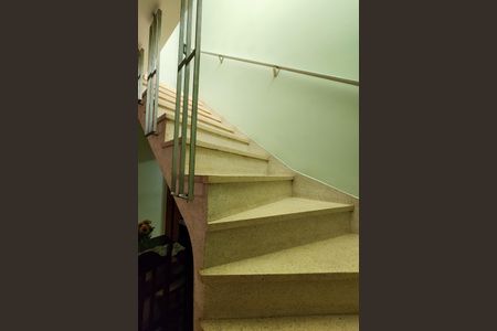 Casa à venda com 137m², 3 quartos e 3 vagas Casa à venda com 137m², 3 quartos e 3 vagasEscada