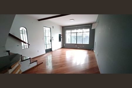 Casa à venda com 129m², 3 quartos e 2 vagasSala