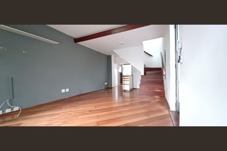 Casa à venda com 129m², 3 quartos e 2 vagasSala