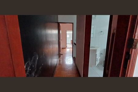 Casa à venda com 129m², 3 quartos e 2 vagasCorredor