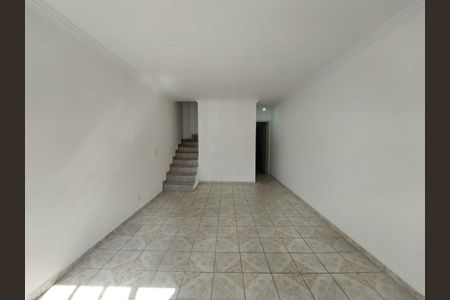 Casa de condomínio à venda com 80m², 2 quartos e 3 vagasSala