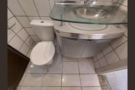 Casa de condomínio à venda com 80m², 2 quartos e 3 vagasBanheiro Social