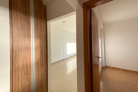 Corredor de apartamento para alugar com 3 quartos, 80m² em Sagrada Família, Belo Horizonte