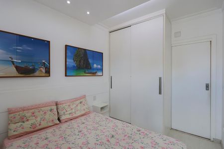 Apartamento à venda com 102m², 3 quartos e 2 vagas Apartamento à venda com 102m², 3 quartos e 2 vagasSuíte