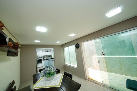 Casa de condomínio à venda com 190m², 3 quartos e 2 vagasCopa