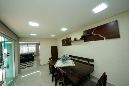 Casa de condomínio à venda com 190m², 3 quartos e 2 vagasCopa