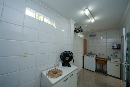 Casa de condomínio à venda com 190m², 3 quartos e 2 vagasÁrea de Serviço