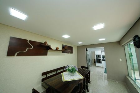 Casa de condomínio à venda com 190m², 3 quartos e 2 vagasCopa