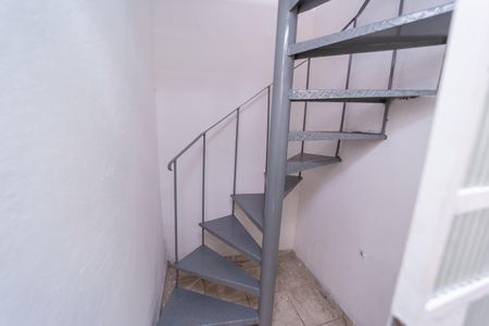 Casa à venda com 100m², 2 quartos e sem vagaEscada