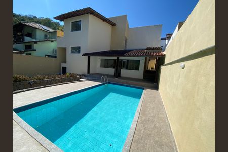 Casa de condomínio para alugar com 330m², 5 quartos e 2 vagas Casa de condomínio para alugar com 330m², 5 quartos e 2 vagasPiscina